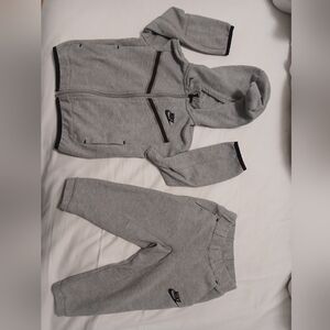 Toddler kids nike tech fleece set Grey size 3T (2 - 3  Years old)